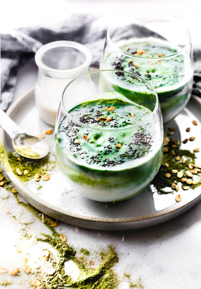green smoothie keto creamy coconut spirulina supefood cottercrunch.