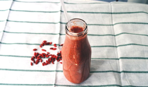 healthy yoga post workout super smoothie driedredchillies