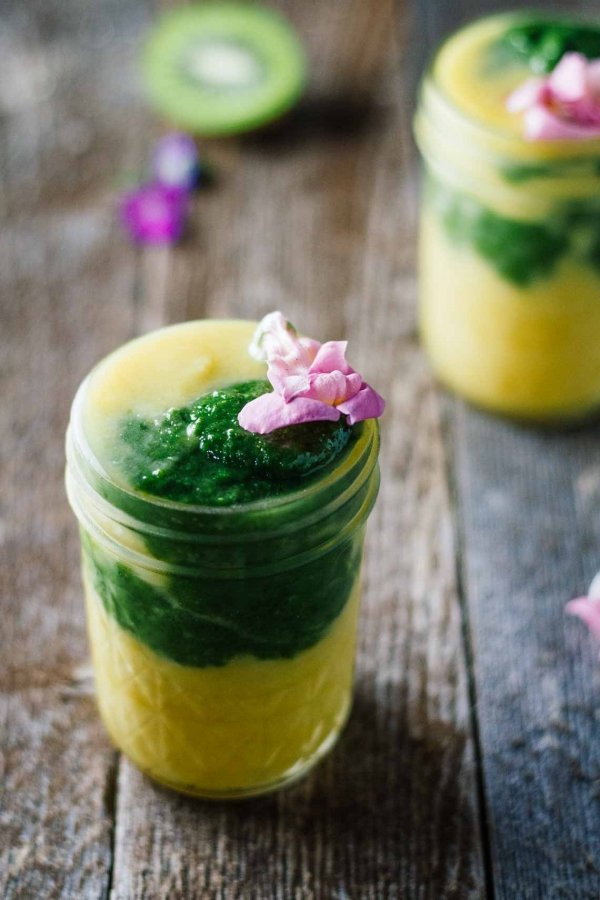 kale smoothie turmeric pineapple kiwi kale jaroflemons.