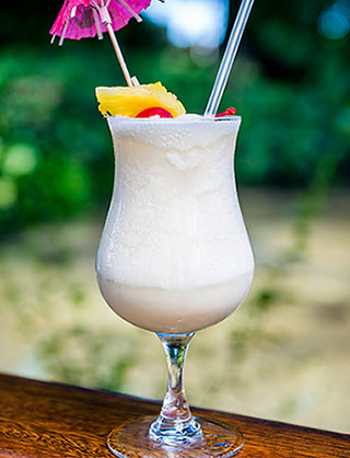 summer cocktails koloa pina colada cocktai koloarum.