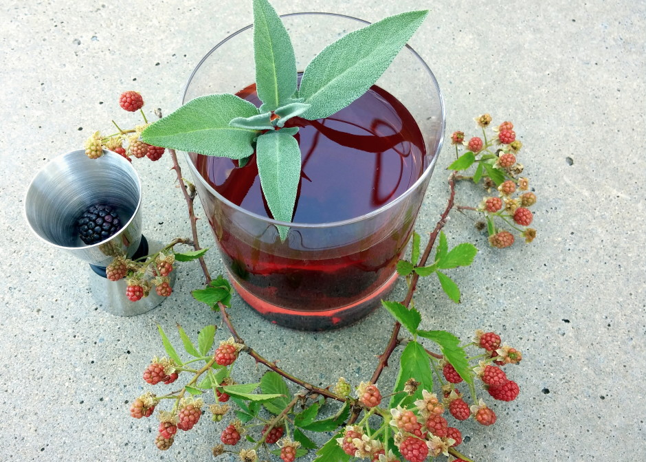 summer cocktails wild blackberry negroni heathergnutrition.