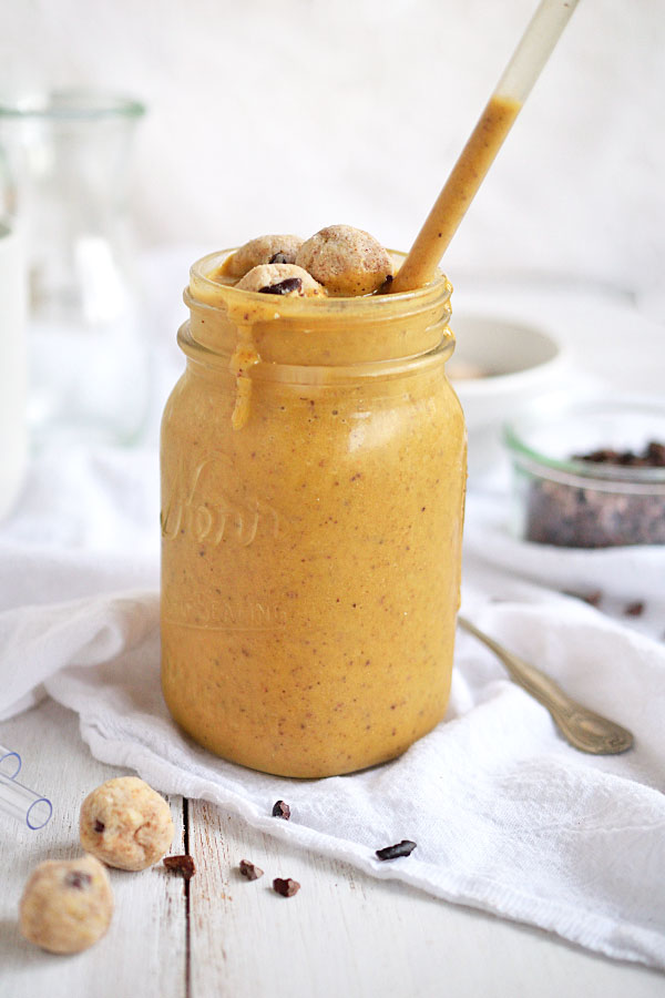 vegan milkshake dairy free pumpkin chip milkshake .simplytothrive