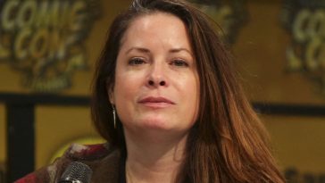 holly marie combs mort de son grand pere du covid 19 elle accuse donald trump e1605708677893